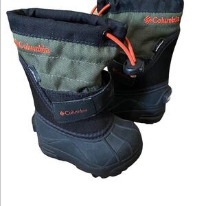Columbia | Infants Kids Powderbug Plus II Waterproof Pac Boots Green Black | 4